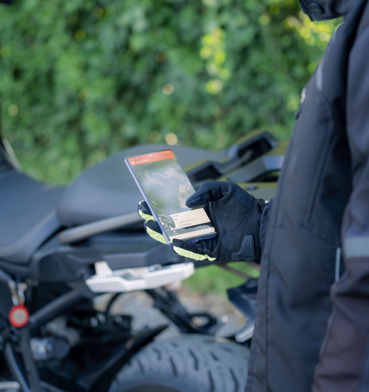 Antifurto GPS scooter, moto, e auto: perché scegliere una protezione satellitare intelligente